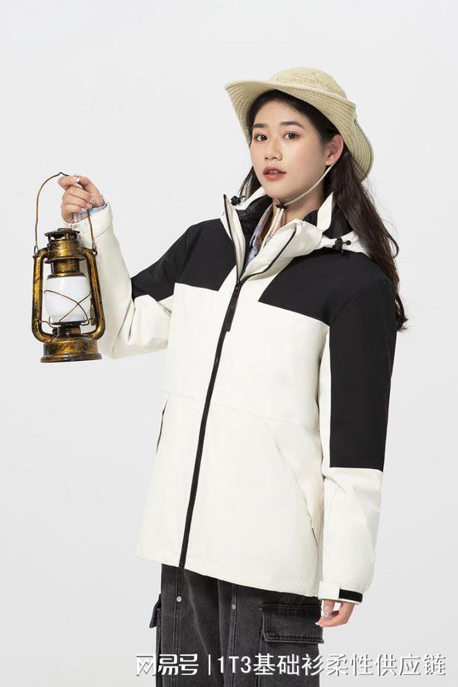 pg电子官方网站这个冬天三合一冲锋衣带你温暖出行